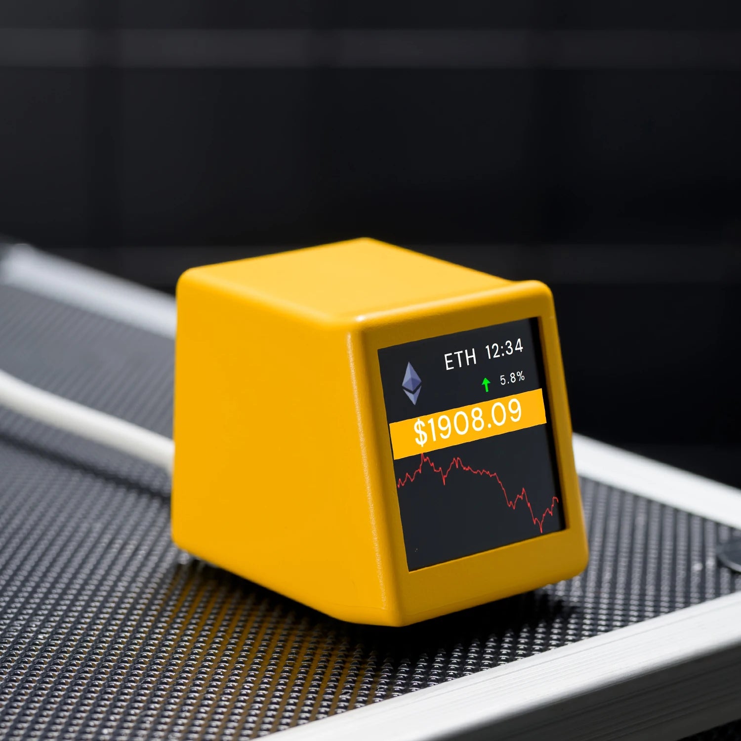 Smart desktop clock displaying Bitcoin prices, supporting mainstream cryptocurrencies and price trackers