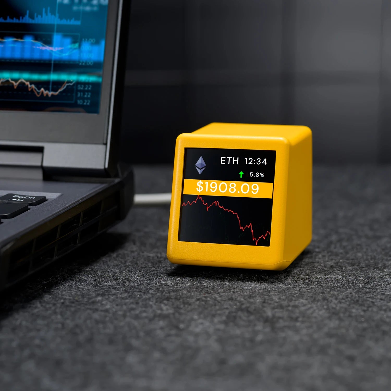 Smart desktop clock displaying Bitcoin prices, supporting mainstream cryptocurrencies and price trackers