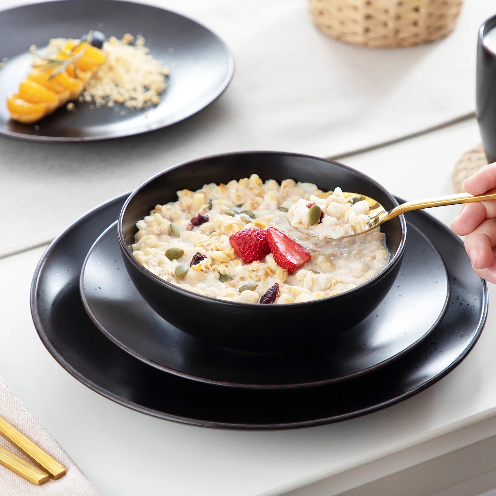 vancasso 16/32 Piece Matte Pottery Dinner Set Black Stoneware Tableware Set with 4PCS Dinner Plate,Dessert Plate,Bowls,Cups