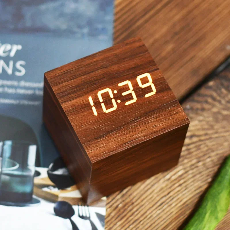 Wood-grain Electronic Desktop Clock Alarm Clock Living Room Retro Digital Log Smart Desk Clock